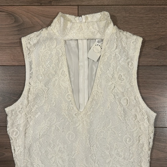 NWT Off-White Lace Dress - Size: Medium - Picture 2 of 4